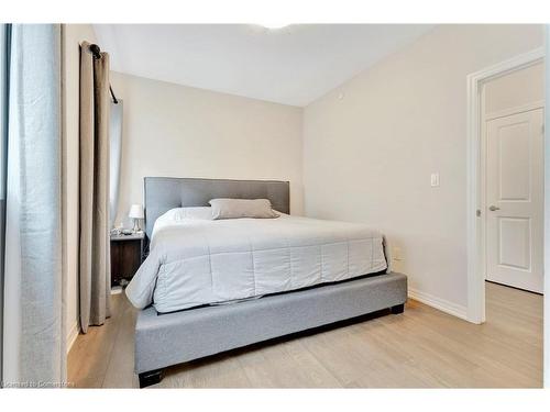 104 Parkside Drive, St. Catharines, ON - Indoor Photo Showing Bedroom