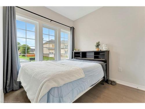 104 Parkside Drive, St. Catharines, ON - Indoor Photo Showing Bedroom