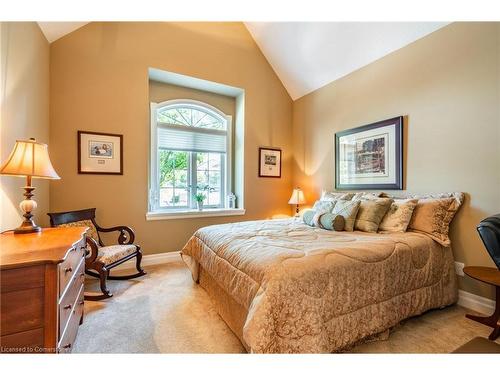 24-875 University Avenue E, Waterloo, ON - Indoor Photo Showing Bedroom