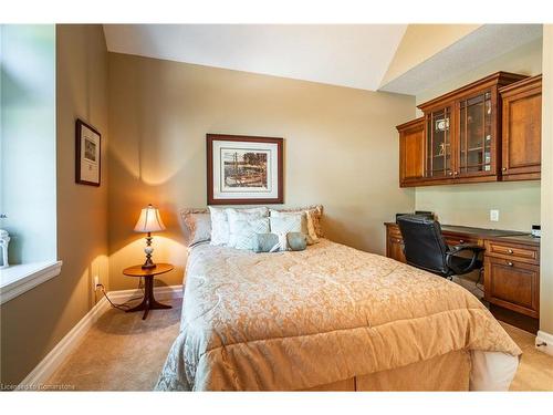 24-875 University Avenue E, Waterloo, ON - Indoor Photo Showing Bedroom