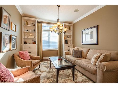 24-875 University Avenue E, Waterloo, ON - Indoor Photo Showing Living Room