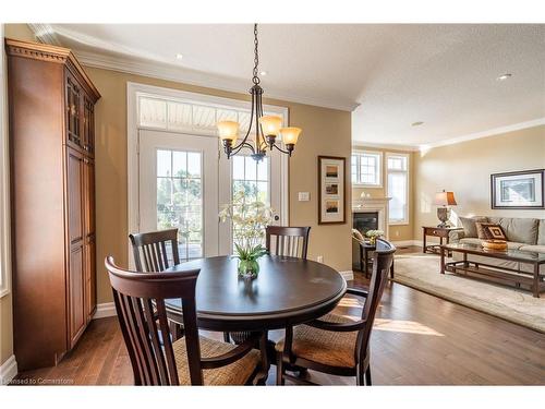 24-875 University Avenue E, Waterloo, ON - Indoor Photo Showing Dining Room