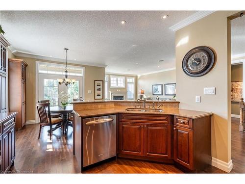 24-875 University Avenue E, Waterloo, ON - Indoor Photo Showing Kitchen With Double Sink