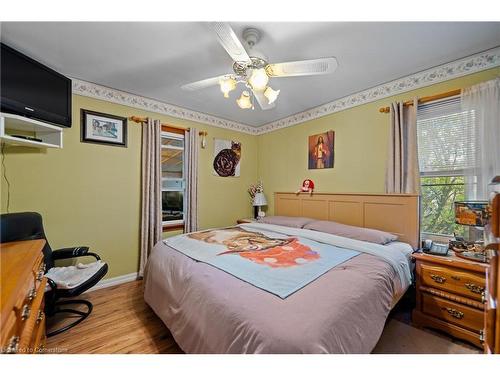 6749 Betty Avenue, Niagara Falls, ON - Indoor Photo Showing Bedroom