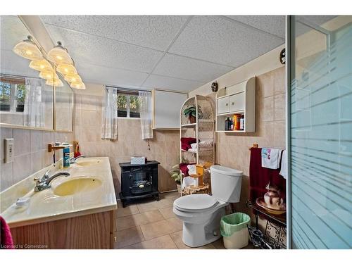 6749 Betty Avenue, Niagara Falls, ON - Indoor Photo Showing Bathroom