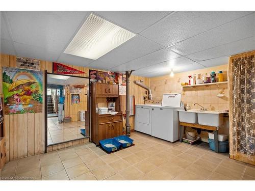 6749 Betty Avenue, Niagara Falls, ON - Indoor Photo Showing Laundry Room