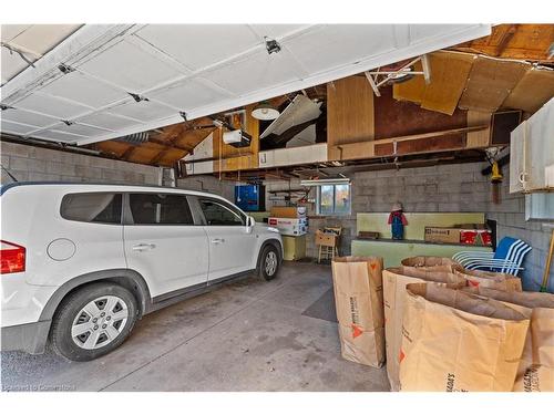 6749 Betty Avenue, Niagara Falls, ON - Indoor Photo Showing Garage