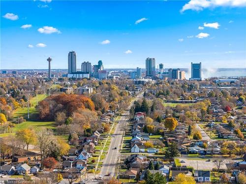 6749 Betty Avenue, Niagara Falls, ON - Outdoor With View