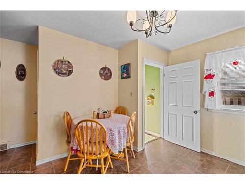 6749 Betty Avenue, Niagara Falls, ON - Indoor Photo Showing Dining Room