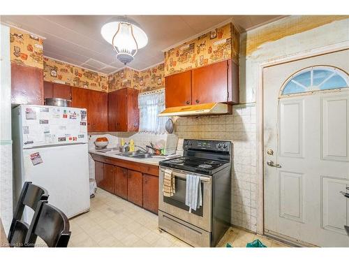 78 Barnesdale Avenue N, Hamilton, ON - Indoor Photo Showing Kitchen With Double Sink