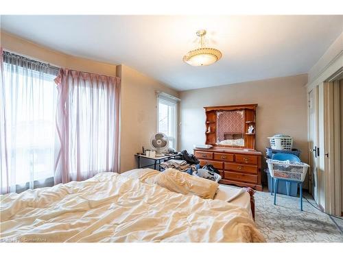 78 Barnesdale Avenue N, Hamilton, ON - Indoor Photo Showing Bedroom