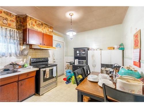 78 Barnesdale Avenue N, Hamilton, ON - Indoor Photo Showing Kitchen