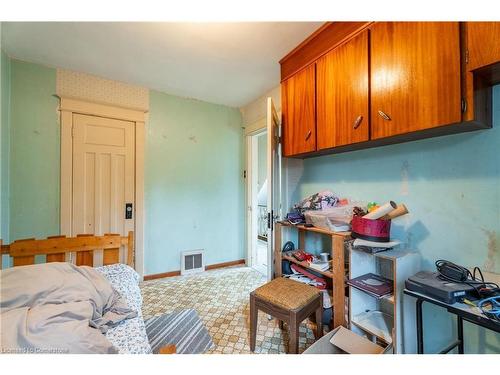 78 Barnesdale Avenue N, Hamilton, ON - Indoor Photo Showing Bedroom