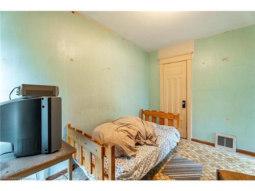 78 Barnesdale Avenue N, Hamilton, ON - Indoor Photo Showing Bedroom