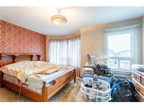 78 Barnesdale Avenue N, Hamilton, ON - Indoor Photo Showing Bedroom