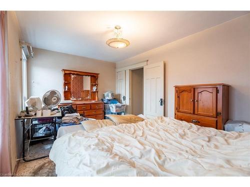 78 Barnesdale Avenue N, Hamilton, ON - Indoor Photo Showing Bedroom