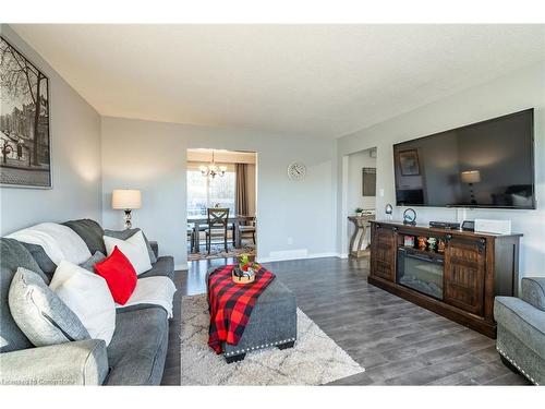 3395 Tisdale Road, Mount Hope, ON - Indoor Photo Showing Living Room