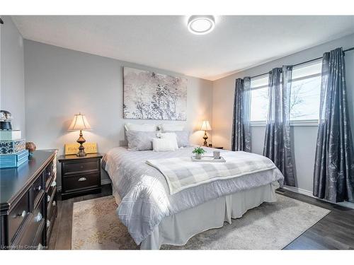 3395 Tisdale Road, Mount Hope, ON - Indoor Photo Showing Bedroom