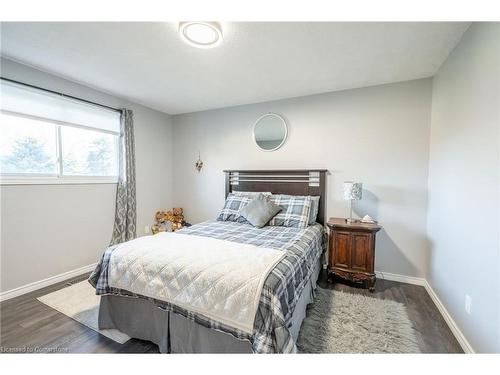 3395 Tisdale Road, Mount Hope, ON - Indoor Photo Showing Bedroom