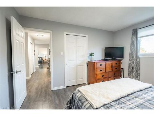 3395 Tisdale Road, Mount Hope, ON - Indoor Photo Showing Bedroom