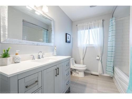 3395 Tisdale Road, Mount Hope, ON - Indoor Photo Showing Bathroom