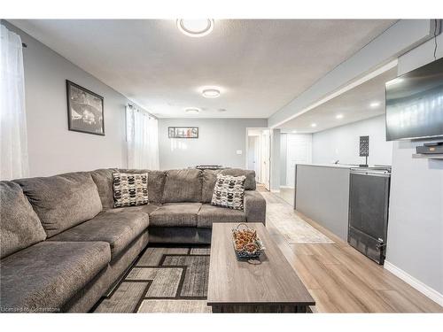 3395 Tisdale Road, Mount Hope, ON - Indoor Photo Showing Living Room