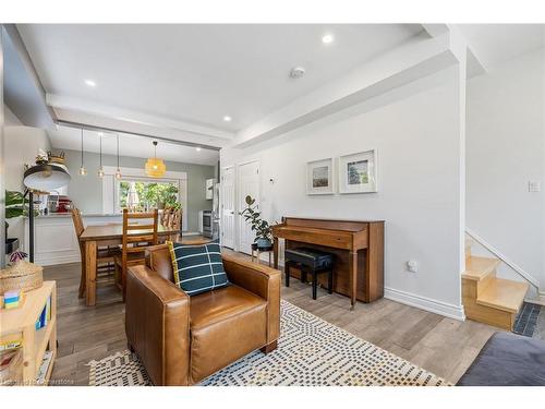 195 Wood Street E, Hamilton, ON - Indoor Photo Showing Living Room