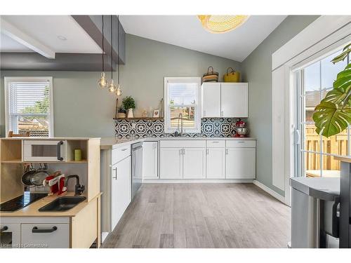 195 Wood Street E, Hamilton, ON - Indoor Photo Showing Kitchen