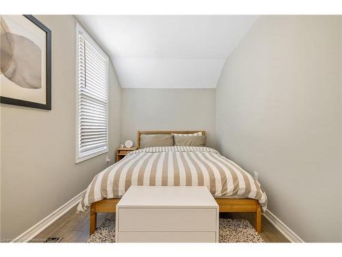 195 Wood Street E, Hamilton, ON - Indoor Photo Showing Bedroom