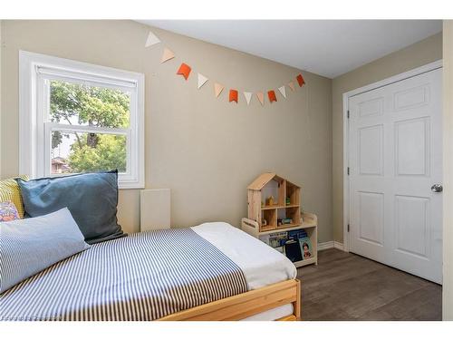 195 Wood Street E, Hamilton, ON - Indoor Photo Showing Bedroom