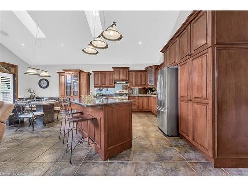 117 Christopher Drive, Hamilton, ON - Indoor Photo Showing Kitchen