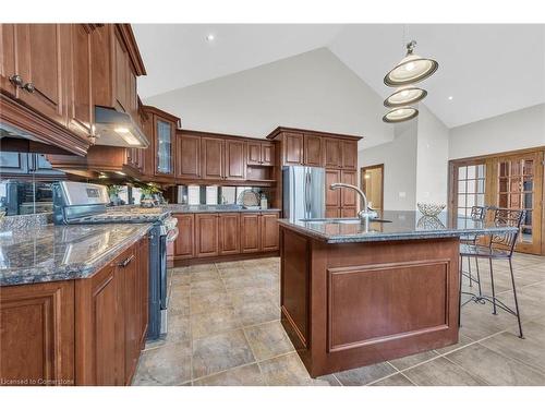 117 Christopher Drive, Hamilton, ON - Indoor Photo Showing Kitchen