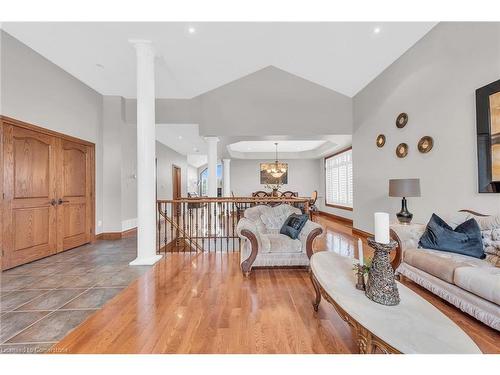 117 Christopher Drive, Hamilton, ON - Indoor Photo Showing Living Room