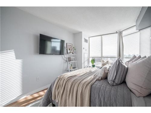 1208-75 King Street E, Mississauga, ON - Indoor Photo Showing Bedroom