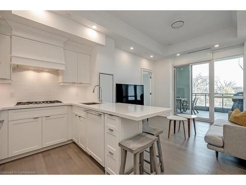 203-2060 Lakeshore Road, Burlington, ON - Indoor Photo Showing Kitchen With Upgraded Kitchen