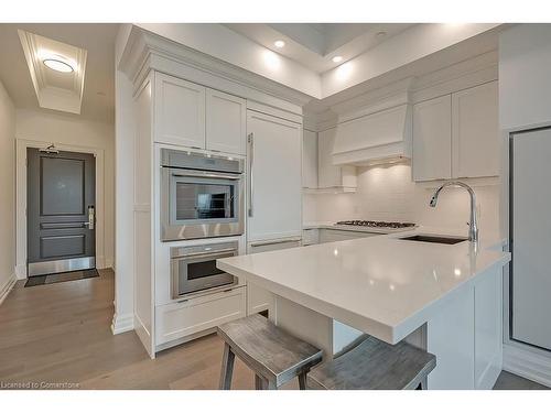 203-2060 Lakeshore Road, Burlington, ON - Indoor Photo Showing Kitchen With Upgraded Kitchen