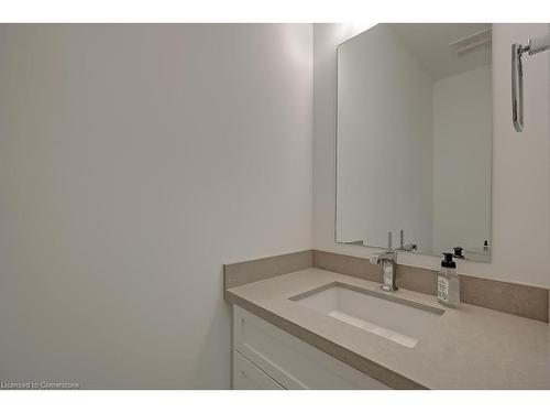 203-2060 Lakeshore Road, Burlington, ON - Indoor Photo Showing Bathroom