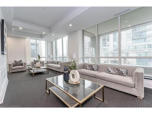 203-2060 Lakeshore Road, Burlington, ON - Indoor Photo Showing Living Room