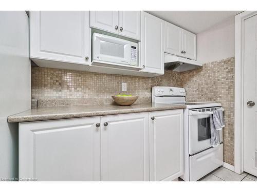 B406-216 Plains Road W, Burlington, ON - Indoor Photo Showing Kitchen