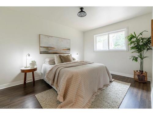 256 Charlton Avenue E, Hamilton, ON - Indoor Photo Showing Bedroom