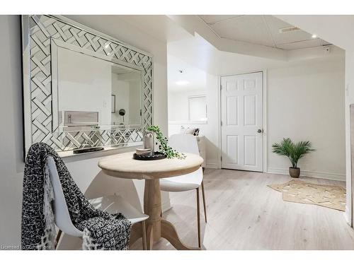 256 Charlton Avenue E, Hamilton, ON - Indoor Photo Showing Dining Room