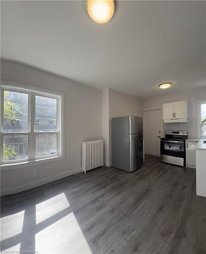 4-130 Wellington Street S, Hamilton, ON - Indoor Photo Showing Kitchen