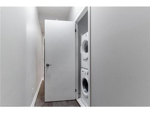 628-297 College Street, Toronto, ON - Indoor Photo Showing Laundry Room