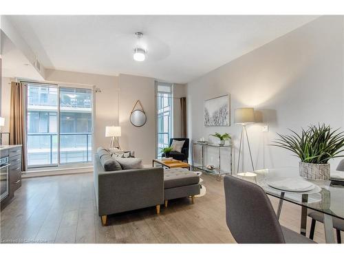 628-297 College Street, Toronto, ON - Indoor Photo Showing Living Room