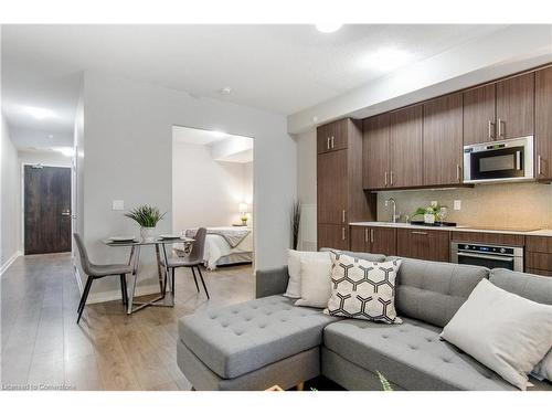 628-297 College Street, Toronto, ON - Indoor Photo Showing Living Room