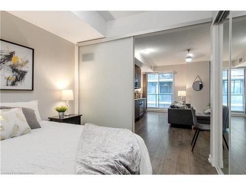 628-297 College Street, Toronto, ON - Indoor Photo Showing Bedroom