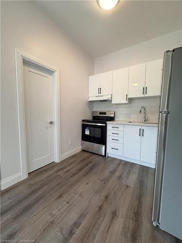 2-130 Wellington Street S, Hamilton, ON - Indoor Photo Showing Kitchen