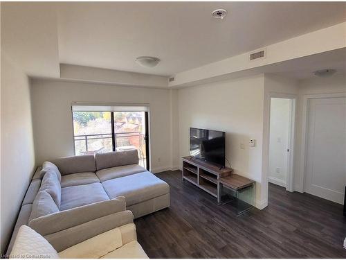 503-30 Hamilton Street S, Waterdown, ON - Indoor Photo Showing Living Room