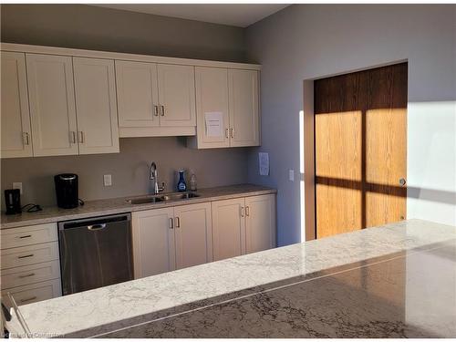 503-30 Hamilton Street S, Waterdown, ON - Indoor Photo Showing Kitchen With Double Sink