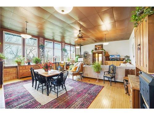 687 Highway 6, Caledonia, ON - Indoor Photo Showing Dining Room